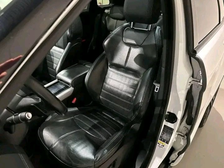 Range Rover Evoque – Image 11