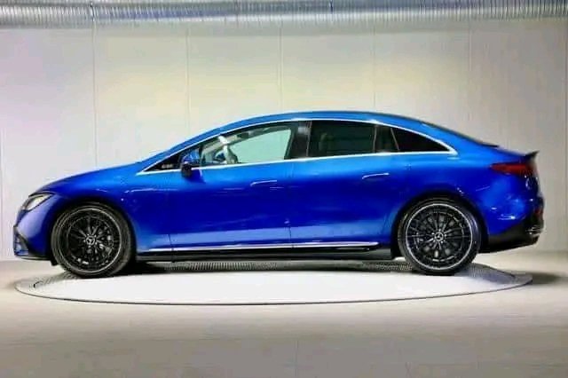 Mercedes-Benz EQE 43 – Image 8