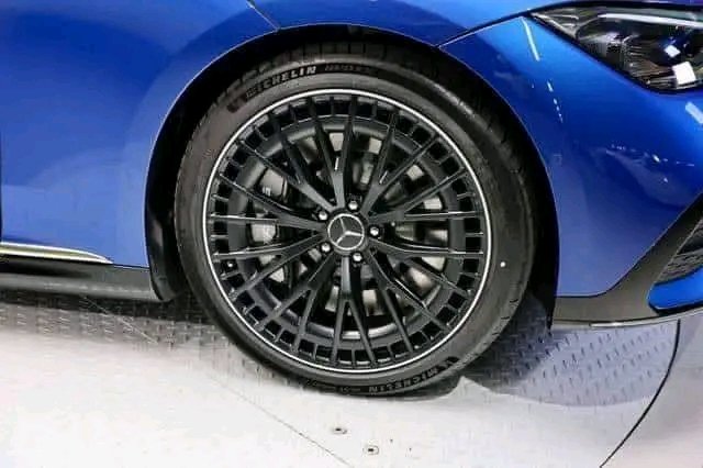 Mercedes-Benz EQE 43 – Image 28