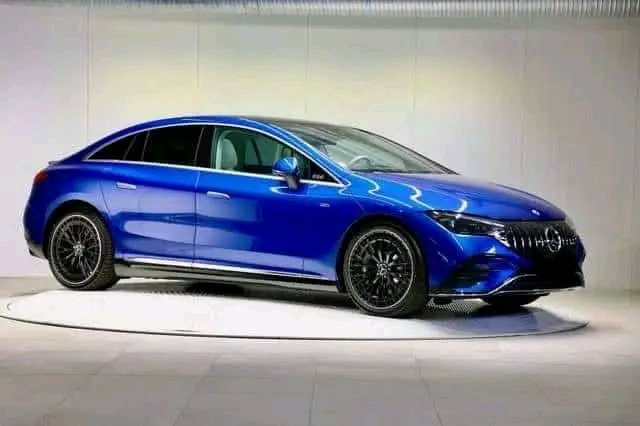 Mercedes-Benz EQE 43 – Image 21