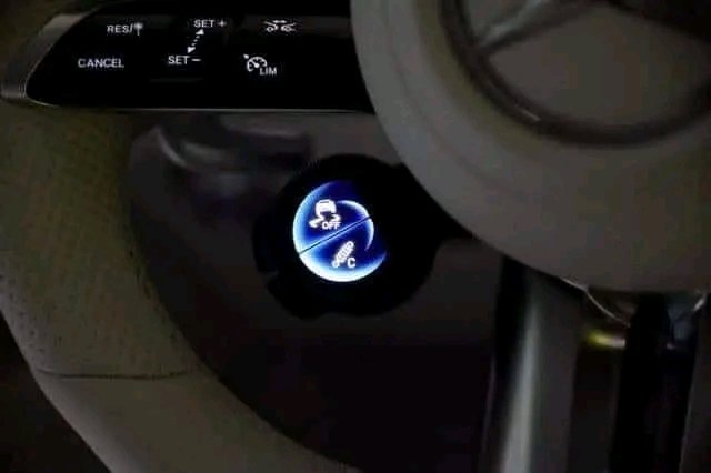 Mercedes-Benz EQE 43 – Image 20