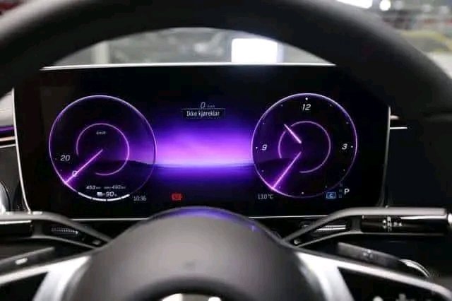 Mercedes-Benz EQE 43 – Image 32