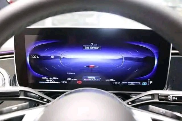 Mercedes-Benz EQE 43 – Image 35