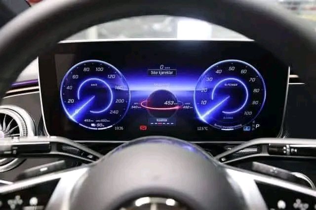 Mercedes-Benz EQE 43 – Image 16