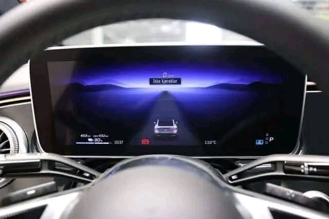 Mercedes-Benz EQE 43 – Image 11