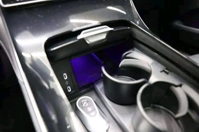 Mercedes-Benz EQE 43 – Image 13