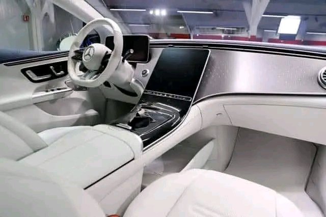 Mercedes-Benz EQE 43 – Image 30