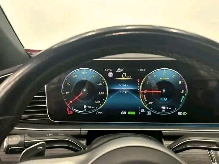 MERCEDES GLE 350DE HYBRID – Image 10